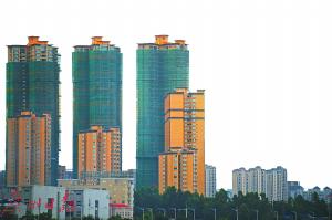 　　预计下半年楼市供应将明显增加。广州日报全媒体记者卢政摄