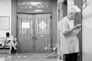 昨日，记者了解到，三个月前广东医学院第一附属医院共和院区已经停止门诊输液，曾经的输液室目前已锁上大门。信息时报记者 陈引 摄