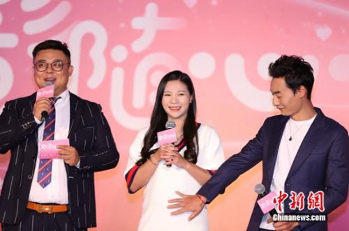 何姿、秦凯亮相 何姿、秦凯亮相