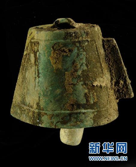 在河南偃师二里头遗址发现的铜铃