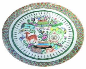 宣统年宝兴造广彩纹章碟 广州日报全媒体记者黄丹彤 摄