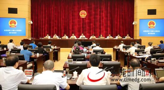 8月23日上午，东莞市第十六届人大常委会第六次会议召开。图/全媒体记者 郑琳东 摄