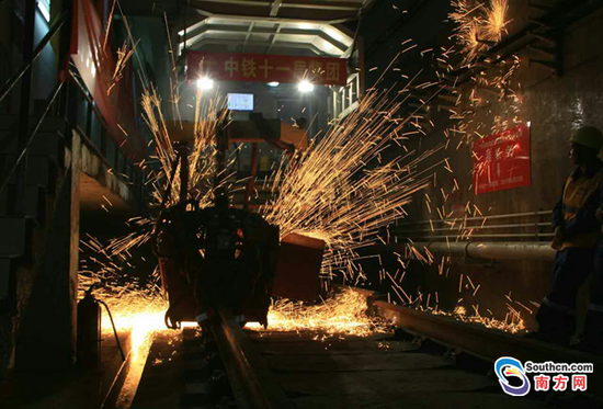 广州地铁知识城支线全线轨道贯通 年底将开通