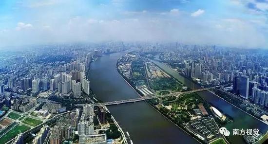 △珠江是广州的母亲河,因流经海珠岛而得名。2000多年来,温柔的江水不停地拍打着两岸石壁,也记载凝聚着广州的历史文明。