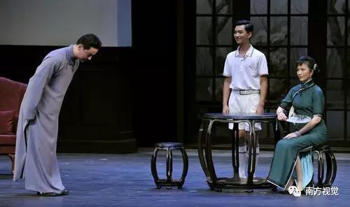 △沪剧源于上海浦东的民歌东乡调,同样在2006年被列入第一批国家级非物质文化遗产名录。
