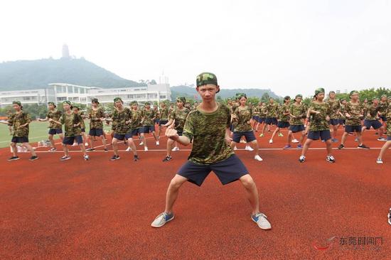 磨炼顽强斗志、培养吃苦精神、锤炼良好品质。(通讯员 蒋鑫 摄)
