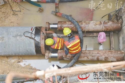 ■厚街沙塘污水处理厂二期配套管网工程“顶管”作业现场（通讯员 罗志高 摄）