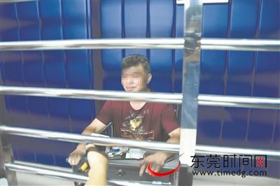 涉嫌醉驾被交警查获后，自称有40年驾龄的老司机李某懊悔不已 交警供图