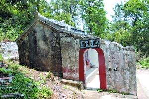 青州镇 在和平县青州镇与连平县大湖镇交界处的风门坳建有关爷庙。