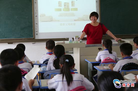 化疗期间坚持上讲台:人生不能没有支撑点