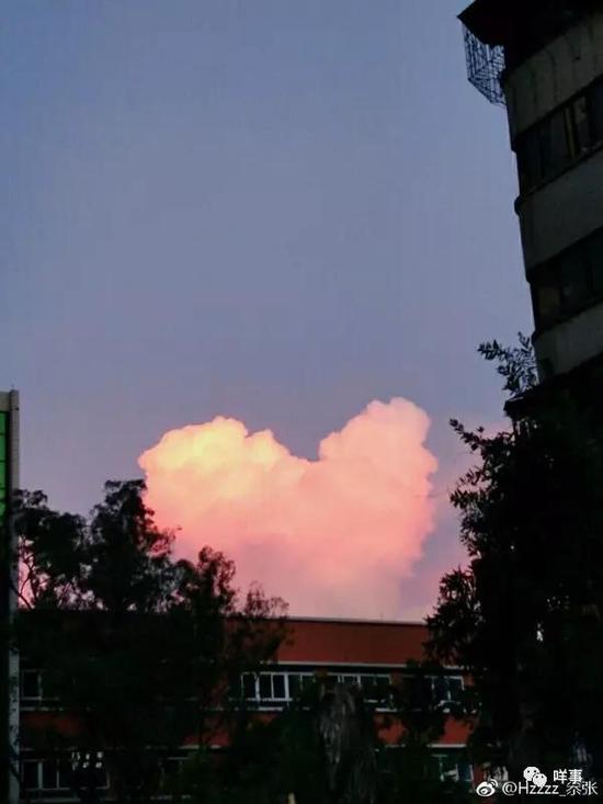 广州天空中的爱心云 又一次惊艳了全中国