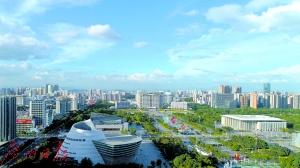 昨日，东莞雨后出现了蓝天白云的好天气。 广州日报全媒体记者卢政 摄