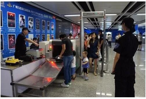 官方:广州地铁10月10日起逐步升级安检 人物同
