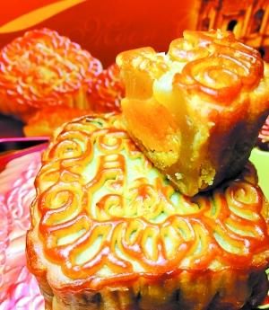 外国友人越来越喜欢中国月饼。广州日报全媒体记者于涛摄