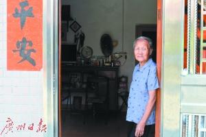 85岁的尹婆婆一直守护着拔萃家塾,与它共历风雨。