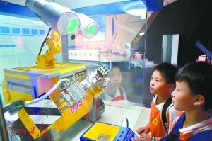 广东科学中心的魔方机器人。广州日报全媒体记者高鹤涛 摄