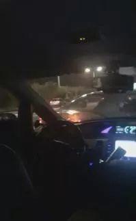 司机情绪激动 曾试图打开车门