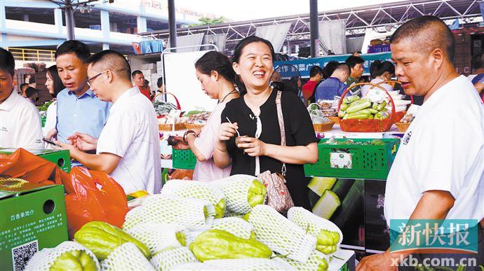 ■广州一个菜市场，市民在选购。新快报记者 孙毅 实习生 余宁/摄（资料照片）