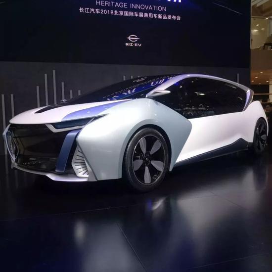 (长江汽车的新型纯电动中轿)