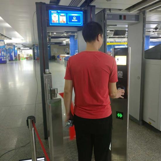 实名认证通道。广州地铁供图