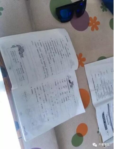 不仅仅是刚刚写的作业没有了,就连之前写的作业字迹也消失了...