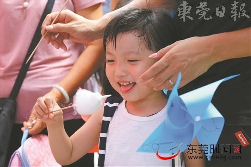 ■莞城第一幼儿园集市现场 记者 程永强 摄