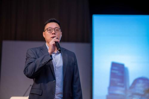 △在大赛赛前预热的‘创业论坛’上,东西汇投资股份有限公司投资管理及业务拓展总监庄博文先生为我们带来《横琴出发,助力青创》主题演讲。