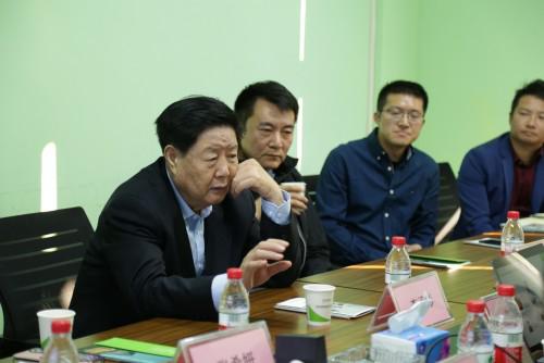 中国中小企业协会会长李子彬发表讲话