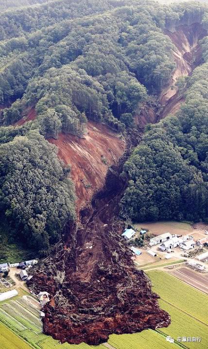 北海道厚真町。山体滑坡产生的泥石流。