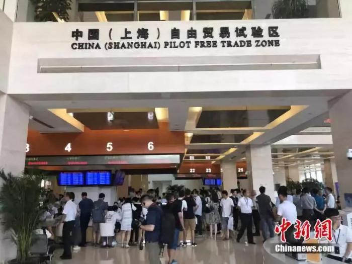 资料图:上海自贸试验区企业服务中心。冷昊阳 摄