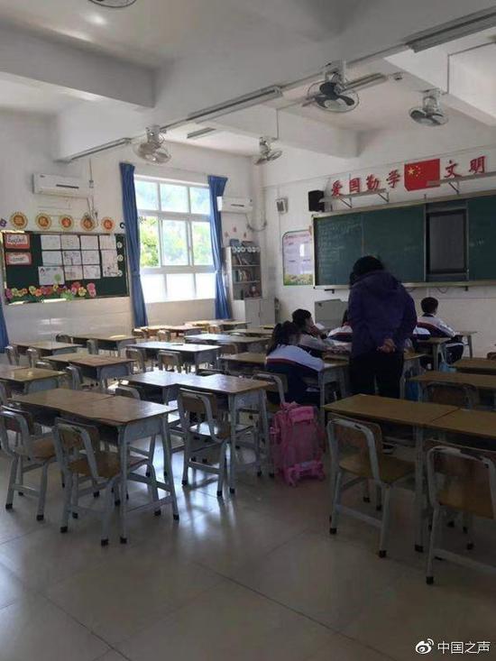 广州一小学现刺鼻气味 师生身体不适501名学生请假