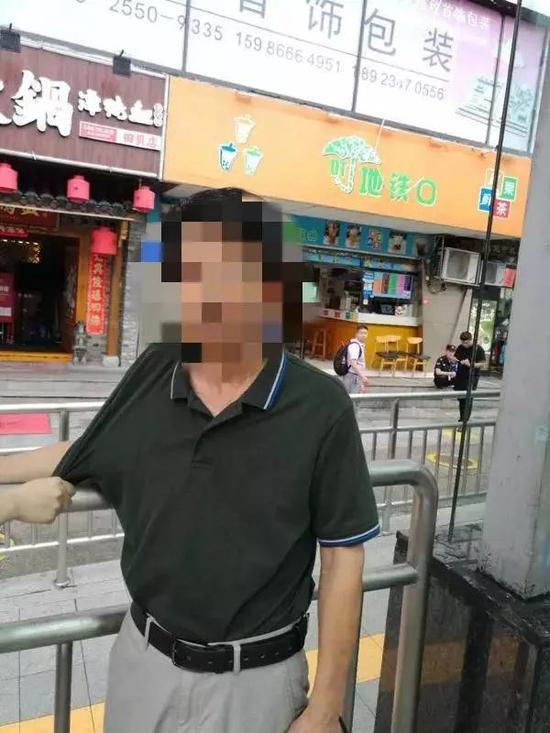 之后，民警还在偷拍者手机内