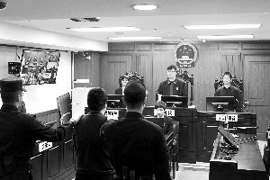 昨日,白云区法院对太和镇城管辅助执法队队员杨某蓝受贿一案进行公开宣判。通讯员供图