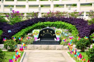 增城正果万安园的公益花坛葬。