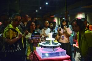 西汉南越王博物馆开放夜场,大批市民入场参观。信息时报记者 徐敏 摄