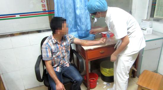 谭某因涉嫌交通肇事罪,当时就被刑拘依法追究刑事责任。
