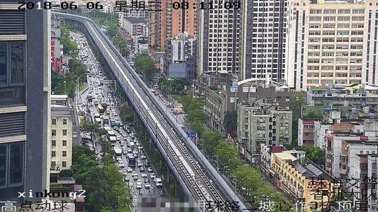 人民路,堵车!▼