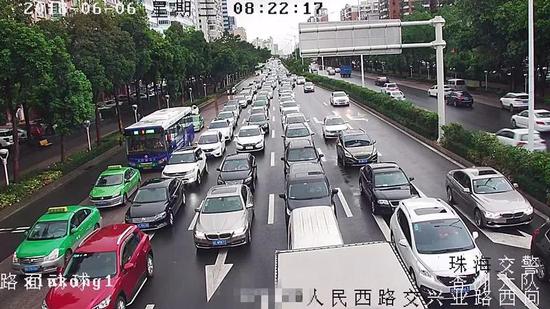 景山路,堵车!▼