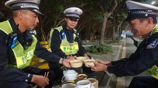 马路边边的冬至佳节,也有家的味道