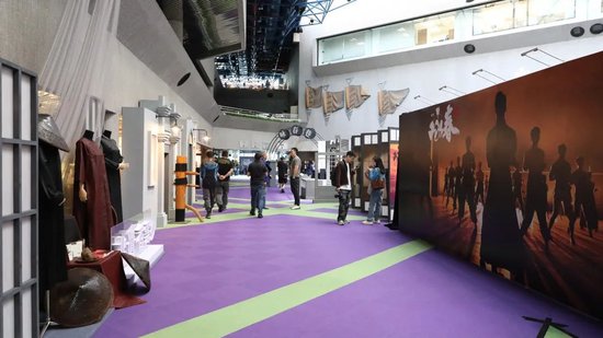 3日下午,《咏春》演职团队已在香港紧锣密鼓地彩排、布场。深圳特区报记者 耿超逸 摄