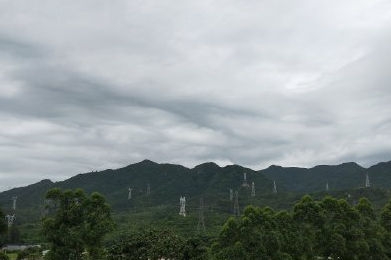 昨天,深圳天空阴沉。@森屿84