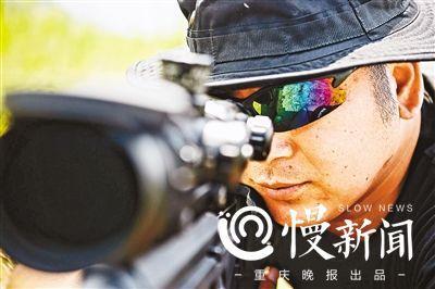 熊树林在瞄准中