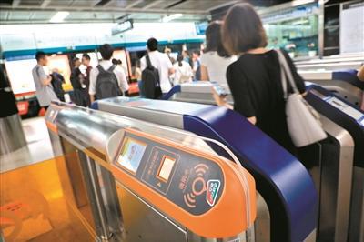 广州地铁推出持全国交通一卡通可在有“交通联合”标识的闸机使用。