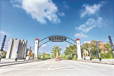由制造基地转型而成的珠宝小镇。