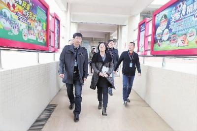 复评组到大沥沥北小学检查。