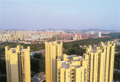 时下，越来越多人使用住房公积金贷款买二手房。广州日报全媒体记者卢政摄