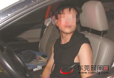 ▲醉驾司机莫某多次拒绝吹气测试,并称自己是某某警察 交警供图