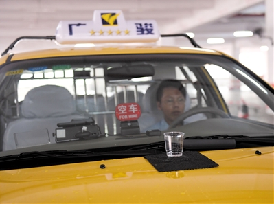 装了防护网的出租车 （资料图）广州日报全媒体记者乔军伟 摄