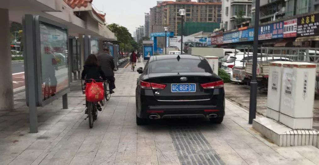 突击整治今珠海交警全城严查抓了700司机粤a粤c粤t粤x粤z都