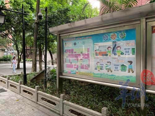 越秀区北京街道都府社区宣传栏中，始终为垃圾分类留有一个宣传空间
